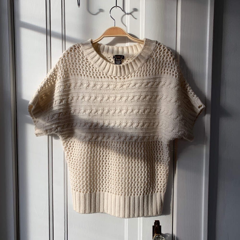 EUC Short Sleeve Cable Knit Sweater SUPER CUTE